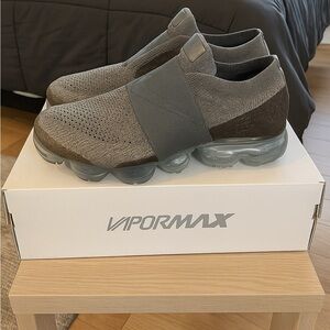 𝑵𝒊𝒌𝒆 𝑾𝒐𝒎𝒂𝒏 𝑮𝒓𝒂𝒚 𝒂𝒏𝒅 𝑩𝒍𝒂𝒄𝒌 𝑺𝒍𝒊𝒑-𝑶𝒏 𝑺𝒏𝒆𝒂𝒌𝒆𝒓𝒔